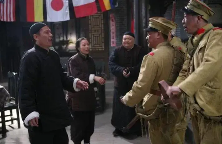 天下第一奇闻：“110，我上厕所没带纸”，一女子调戏警察！