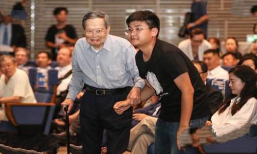 物理学家杨振宁与爱因斯坦有什么关系?